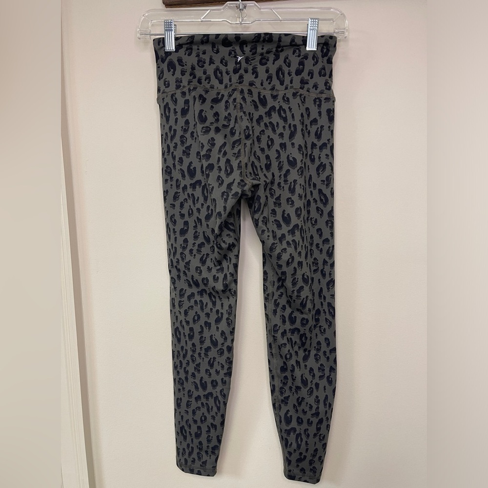 Old Navy: Women’s Active Elevate Go Dry Animal Print Legging, Size S - Picture 2 of 8